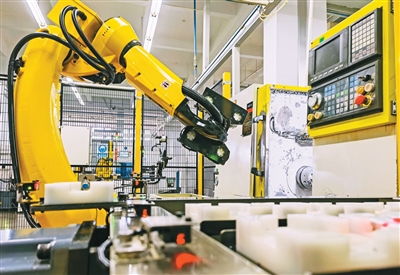 5G工厂生产忙 智能化机械引领制造新变革